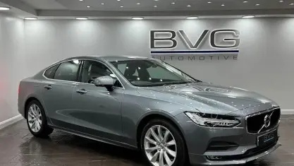 Usado Volvo S90 Momentum 190 CV (139 kW) 2019 Gris Berlina