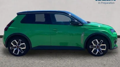 Used Renault R5 Komfort 110 kW (150 HP) 2025 Green/black Hatchback