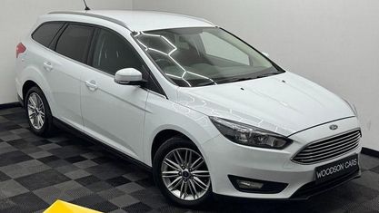 Begagnad Ford Focus Zetec 120 HK (88 kW) 2017 Vit Kombi