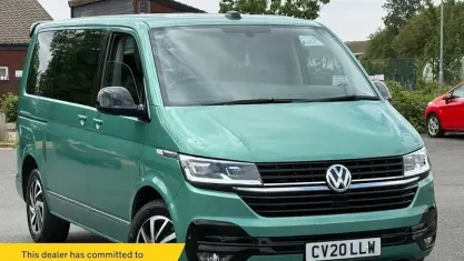 Used VW Caravelle Executive 199 HP (146 kW) 2020 Green Van