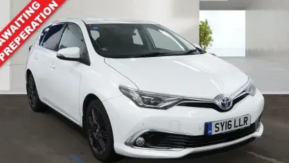 Used Toyota Auris Hybrid 136 HP (100 kW) 2016 Hatchback