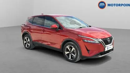 Used Nissan Qashqai N-Connecta 140 HP (102 kW) 2023 Red SUV