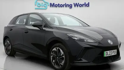 Begagnad MG MG4 EV SE 319 kW (435 HK) 2023 Halvkombi