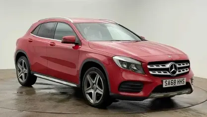 Usado Mercedes GLA200 AMG line 136 CV (100 kW) 2018 Rojo SUV