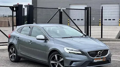 Used 2017 Volvo V40 R-Design Hatchback | £6,995 (Fair price)