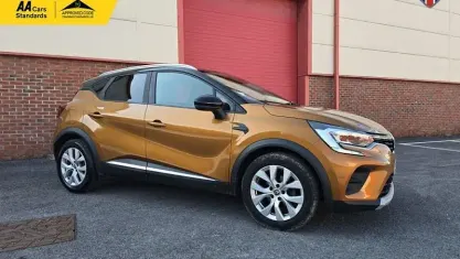 Used Renault Captur Iconic 95 HP (69 kW) 2020 Orange/black SUV