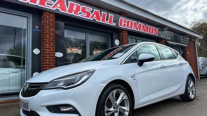 Used Vauxhall Astra SRi 150 HP (110 kW) 2018 White Hatchback