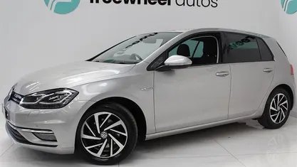 Begagnad VW Golf VIII Edition 131 HK (96 kW) 2020 Halvkombi