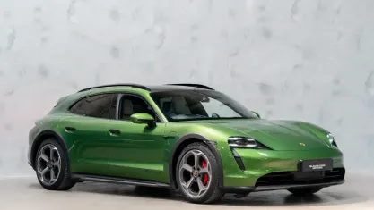 Usado Porsche Taycan Cross Turismo 419 kW (571 HP) 2023 Verde Carrinha
