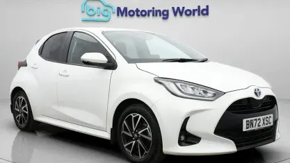 Usado Toyota Yaris Hybrid Design 116 HP (85 kW) 2026 Citadino