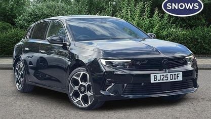 Usado Vauxhall Astra Ultimate 131 HP (96 kW) 2025 Preto Citadino