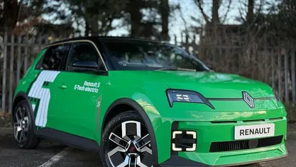 Used 2025 Renault 5 E-Tech Komfort Hatchback | £23,990 (Good price)