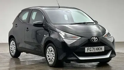 Used Toyota Aygo X-play 72 HP (52 kW) 2021 Black Hatchback