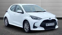 Pure white Used 2023 Toyota Yaris Hybrid Hatchback | £17,991 (Fair price)