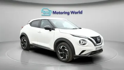 Usado Nissan Juke N-Connecta 114 HP (83 kW) 2023 Branco SUV