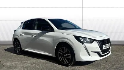 Used Peugeot 208 Active+ 102 HP (75 kW) 2023 White Hatchback