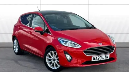 Begagnad Ford Fiesta Titanium 125 HK (91 kW) 2020 Röd Halvkombi