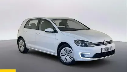 Begagnad VW e-Golf 100 kW (136 HK) 2019 Vit Halvkombi