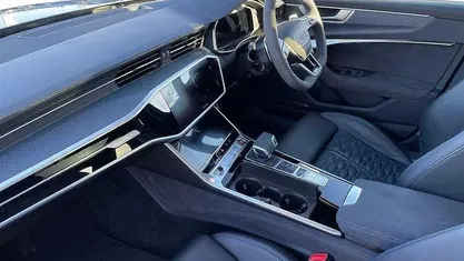 Used 2025 Audi RS6 Estate | £108,531 (Fair price)