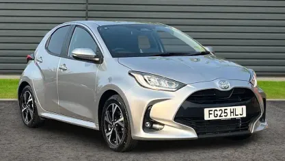 Usado Toyota Yaris Hybrid Design 116 HP (85 kW) 2026 Citadino