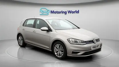 Used VW Golf VII SE 131 HP (96 kW) 2018 Silver Hatchback