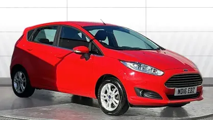 Used Ford Fiesta Zetec 82 HP (60 kW) 2016 Red Hatchback