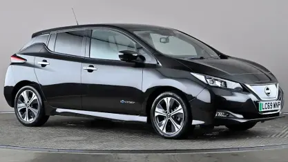Begagnad Nissan Leaf Tekna 110 kW (150 HK) 2022 Halvkombi