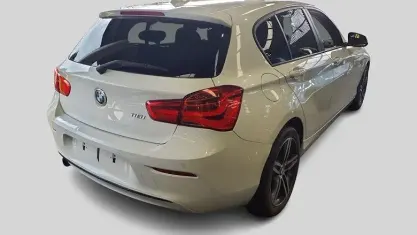 Begagnad BMW 118 Sport Line 136 HK (100 kW) 2016 Vit Halvkombi