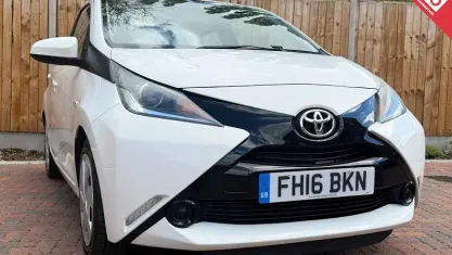 Used Toyota Aygo X-play 69 HP (50 kW) 2016 White Hatchback