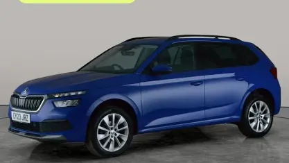 Käytetty Skoda Kamiq SE Drive 95 HP (69 kW) 2023 Sininen Katumaasturi