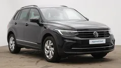 Deep black pearlescent Used 2022 VW Tiguan Life SUV | £19,731 (Fair price)