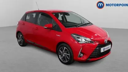 Begagnad Toyota Yaris Hybrid 101 HK (74 kW) 2020 Röd Halvkombi