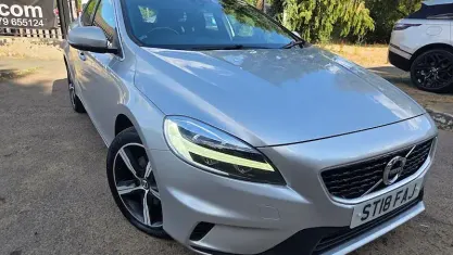 Used Volvo V40 R-Design 122 HP (89 kW) 2018 Silver Hatchback
