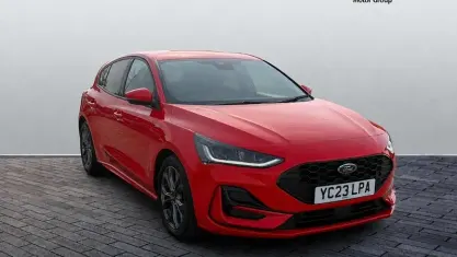 Used Ford Focus ST-Line 155 HP (114 kW) 2021 Red Hatchback