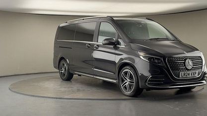 Usado Mercedes V220 Premium 163 HP (119 kW) 2024 Cinzento Monovolume