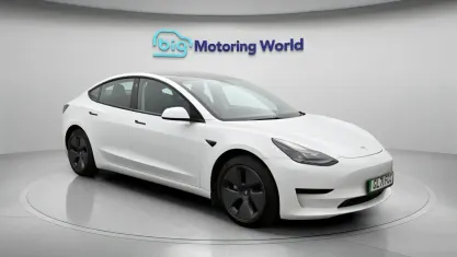 Used Tesla Model 3 Standard Range Plus 222 kW (302 HP) 2021 White Sedan