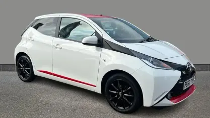 Used Toyota Aygo x-press 69 HP (50 kW) 2017 White Hatchback