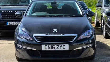 Usado Peugeot 308 Active 120 HP (88 kW) 2016 Preto Citadino