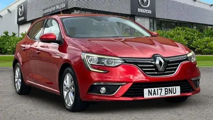 Used Renault Mégane IV Dynamique 110 HP (80 kW) 2017 Red Hatchback
