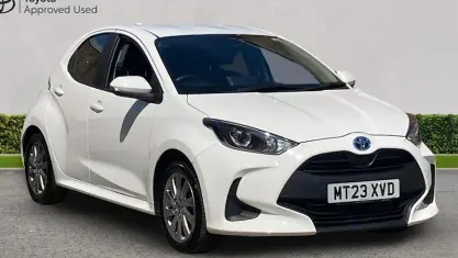 Used Toyota Yaris 116 HP (85 kW) 2023 White Hatchback