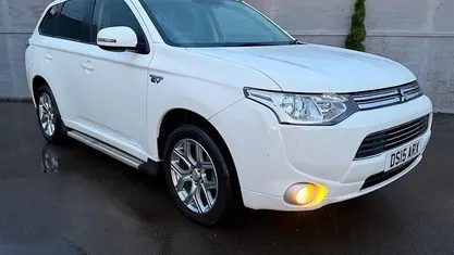 Used Mitsubishi Outlander P-HEV 121 HP (88 kW) 2015 Estate
