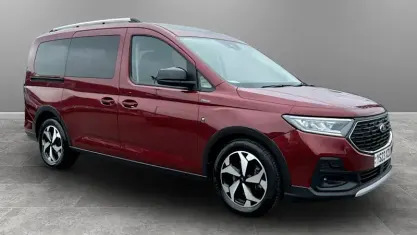 Usado Ford Tourneo Active 122 HP (89 kW) 2026 Carrinha