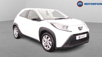 Używany Toyota Aygo X PURE 72 KM (52 kW) 2024 Biały SUV