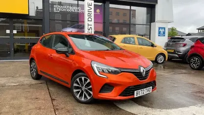 Used Renault Clio Evolution 90 HP (66 kW) 2022 Orange Hatchback