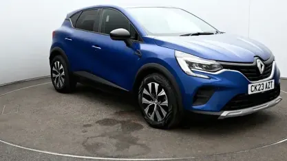 Usado Renault Captur Evolution 143 HP (105 kW) 2023 Azul SUV