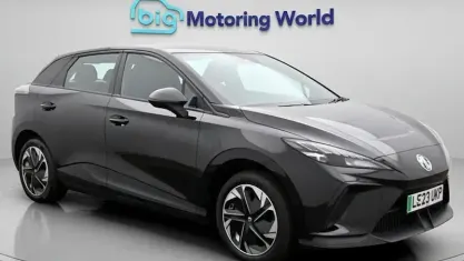 Begagnad MG MG4 EV SE 319 kW (435 HK) 2023 Halvkombi