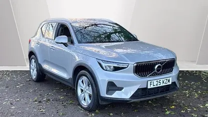 Used 2025 Volvo XC40 Core SUV | £28,226 (Fair price)