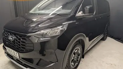 Usado Ford Tourneo Active 232 HP (170 kW) 2025 Preto Monovolume