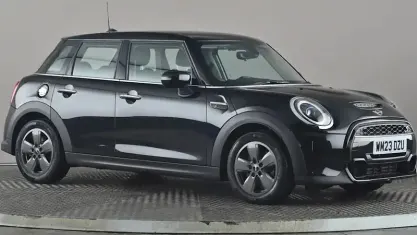 Używany Mini Cooper S Comfort 178 KM (130 kW) 2022 Czarny Hatchback
