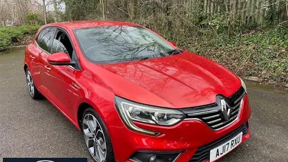 Used Renault Mégane IV Dynamique 131 HP (96 kW) 2017 Red Hatchback